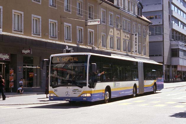 TRN La Chaux-de-Fonds Rue Lépold-Robert - 2002-05-31 TRN La Chaux-de-Fonds Rue Lépold-Robert - 2002-05-31